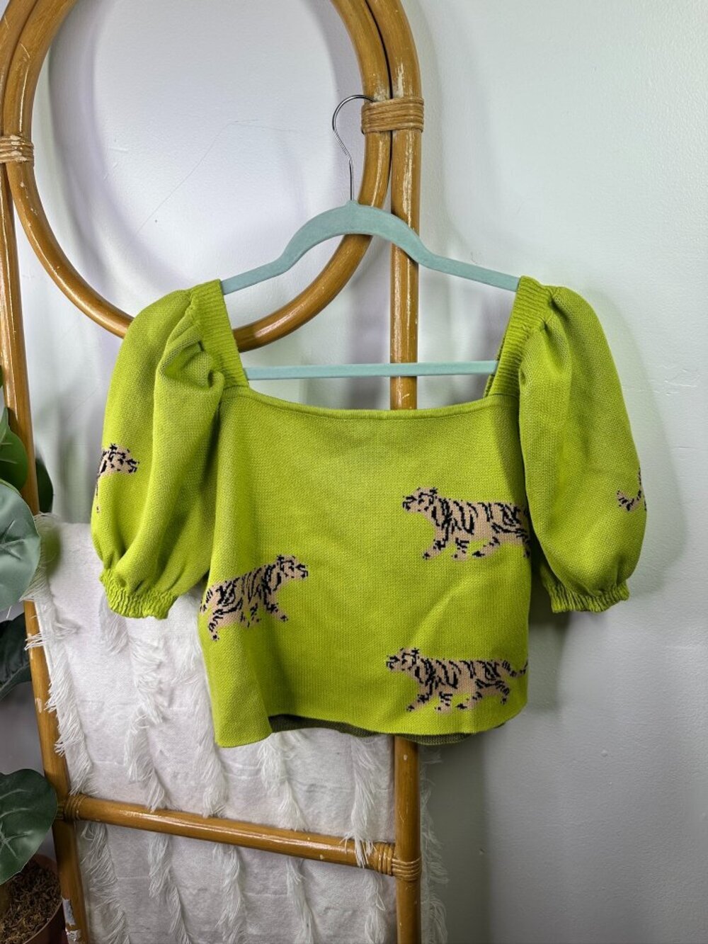 Entro Square Neck Cropped Puff Sleeve Green Cheetah Blouse sz L